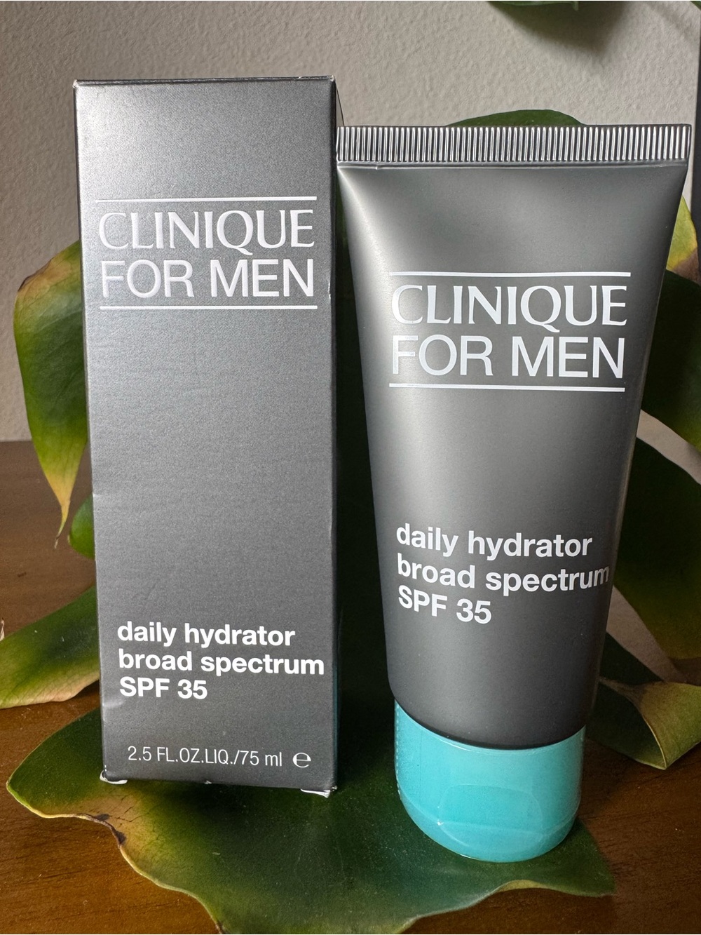 Clinique For Men Daily Hydrator SPF 35 - Gray & Aqua